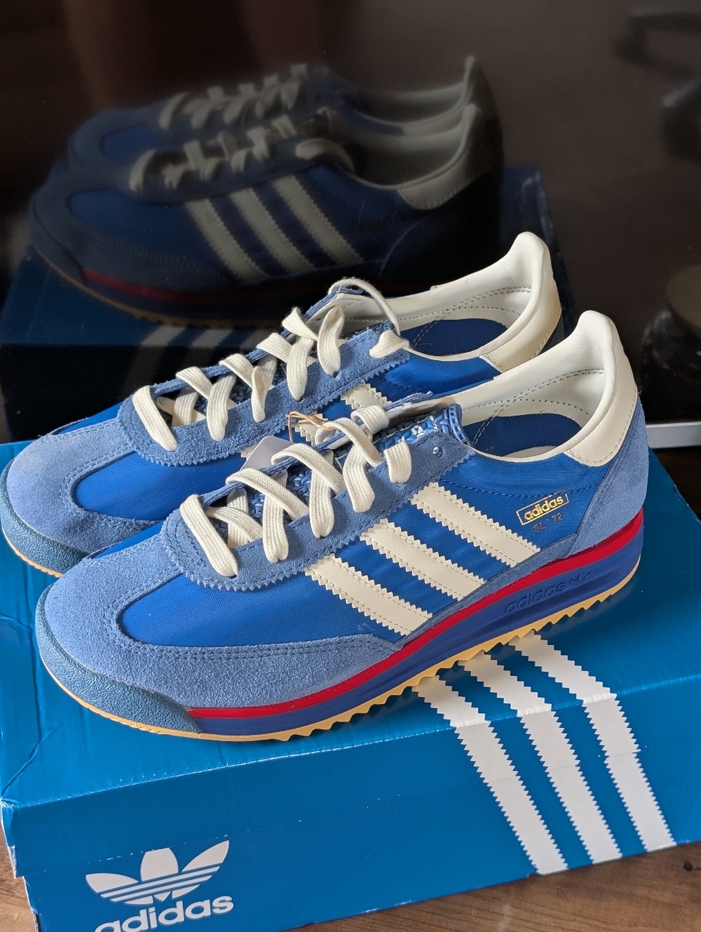 adidas Blue White Retro Trainer with Red Accent Size 5.5 Youth 6.5 Women's.